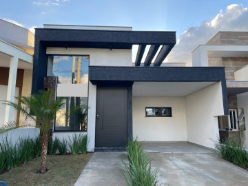 Casa em Condomínio à Venda